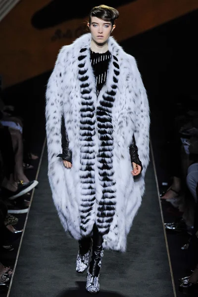 Look 18
